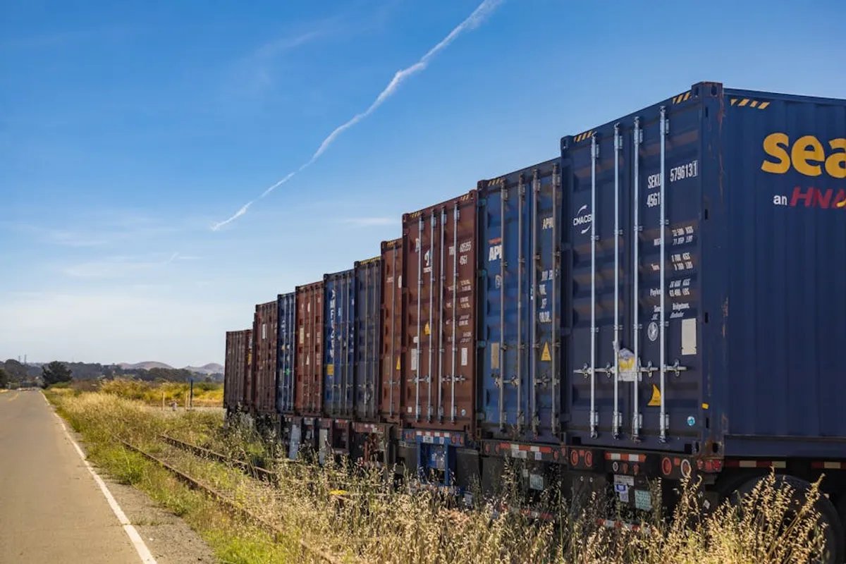 Cargo Tracking vs Bulk Shipping: Key Differences Explained
