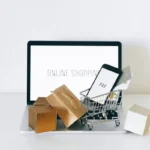 Dropshipping vs Traditional Shipping: What Online Stores Should Know