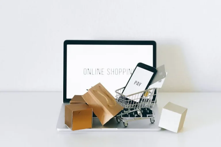Dropshipping vs Traditional Shipping: What Online Stores Should Know