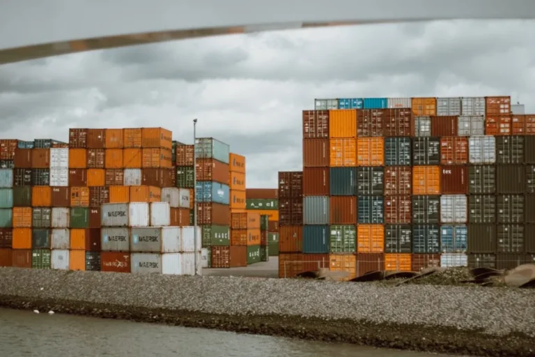 How Container Tracking Works