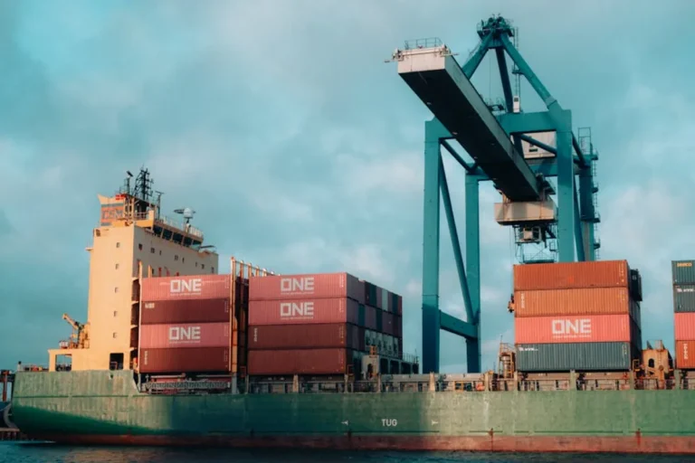How Freight Forwarders Help Small Businesses Ship Globally
