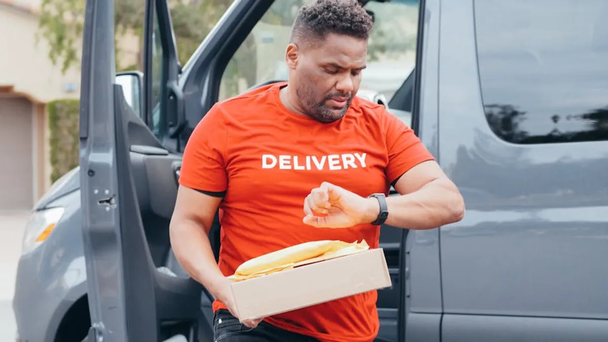Last-Mile Delivery vs Freight Shipping