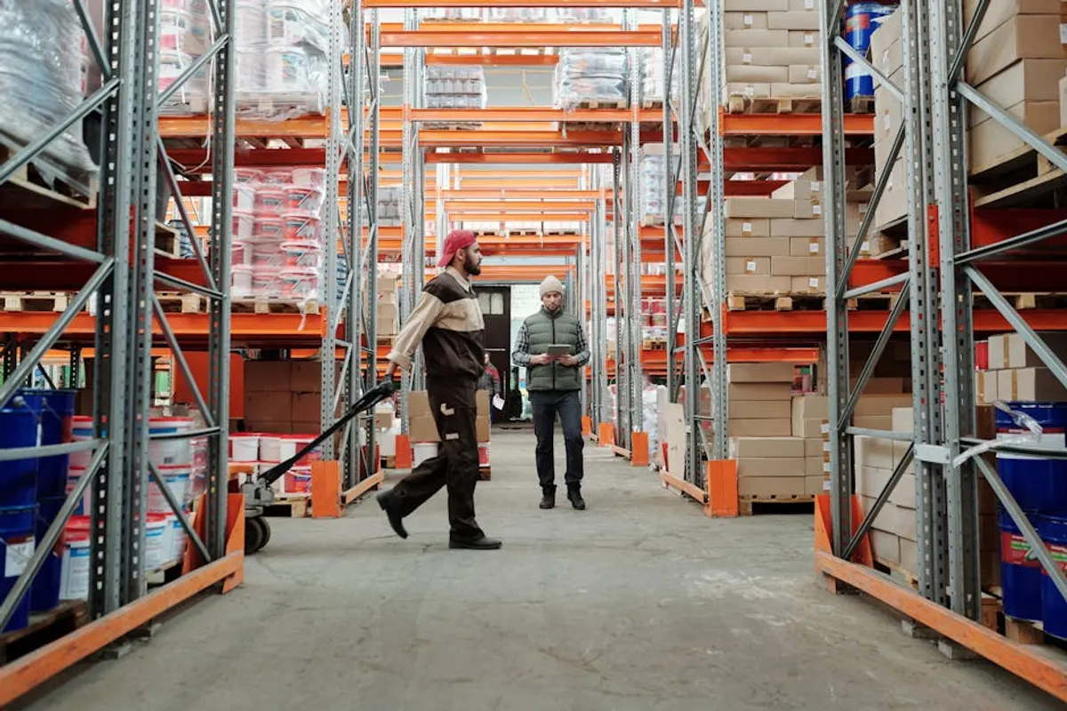Warehouse Logistics vs Last-Mile Delivery: Key Differences Explained