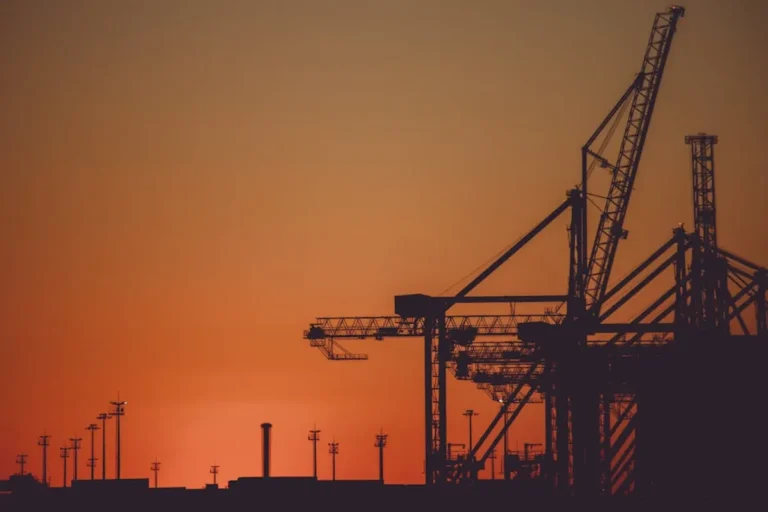 Why transshipment Matters for Reliable Supply Chains